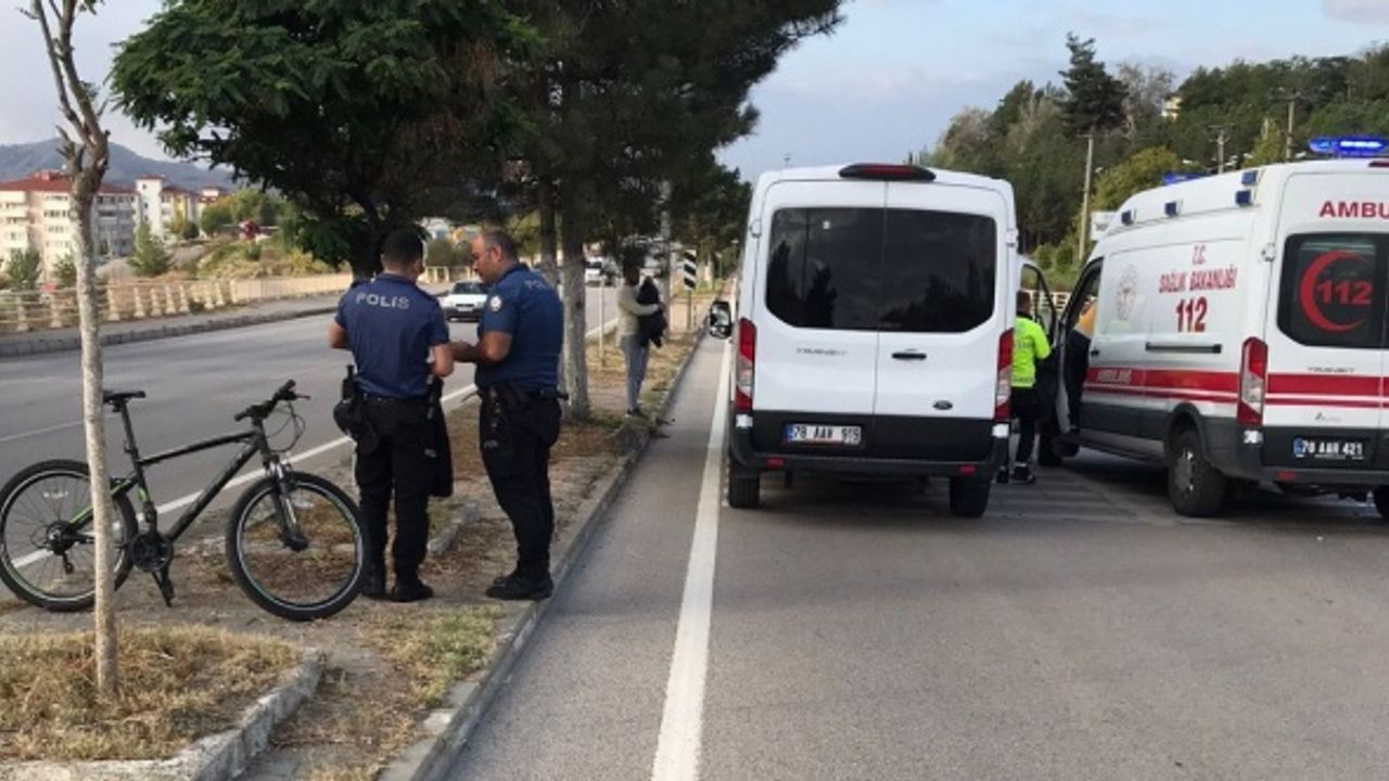 Minibüsün çarptığı bisiklet sürücüsü yaralandı
