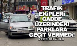 Trafik ekipleri cadde üzerindeki parklara geçit vermedi