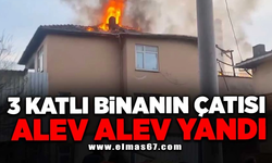 Çaresiz anlar! 3 katlı binanın çatısı alev alev yandı