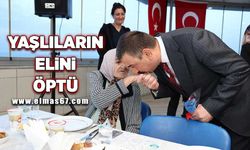 Vali Osman Hacıbektaşoğlu huzurevinde yaşlıların elini öptü