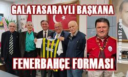 Galatasaraylı başkana Fenerbahçe forması!