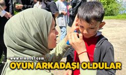 Minikler ablalarıyla oyun arkadaşı oldu