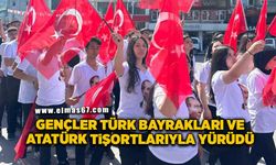 Gençler Türk Bayrakları ve Atatürk tişortlarıyla yürüdü