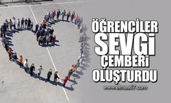 Öğrenciler sevgi çemberi oluşturdu