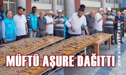 Beycuma aşureye doydu: Müftü aşure dağıttı