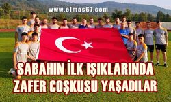 Sabahın ilk ışıklarında Zafer coşkusu