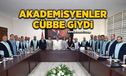 4 profesör ve 21 doçent cübbe giydi