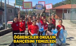 Öğrenciler okul bahçesinde temizlik yaptılar