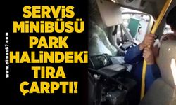 Servis minibüsü park halindeki tıra çarptı