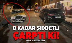 O kadar şiddetli çarptı ki!  Çarpmanın etkisiyle otomobil yolda ters döndü