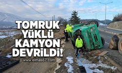 Tomruk yüklü kamyon devrildi!