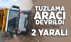 Tuzlama aracı devrildi... 2 yaralı!