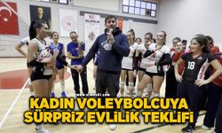 Kadın voleybolcuya sürpriz evlilik teklifi