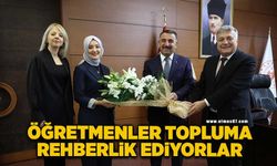 Öğretmenler topluma rehberlik ediyorlar