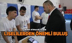 Meslek lisesi öğrencileri işaret dilini yapay zekayla sese dönüştürdü