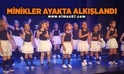 Minikler ayakta alkışlandı