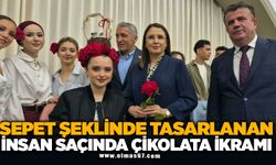 Sepet şeklinde tasarlanan insan saçında çikolata ikramı