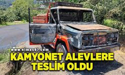 Seyir halindeki kereste yüklü kamyonet alevlere teslim oldu