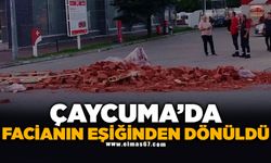 Çaycuma'da hareket halindeki tırdan yola tuğlalar saçıldı