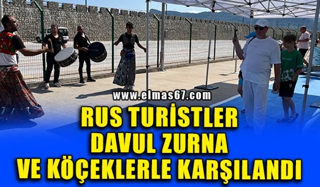 Rus turistler davul zurna ve köçeklerle karşılandı