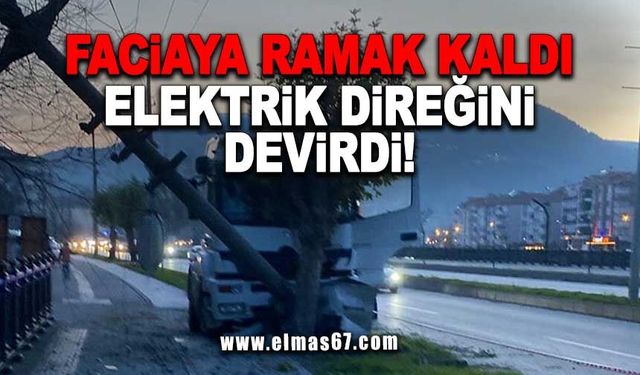 Faciaya ramak kaldı... Elektrik direğini devirdi!