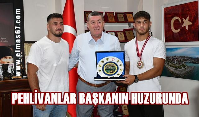 Pehlivanlar er meydanından başkanın huzuruna çıktı