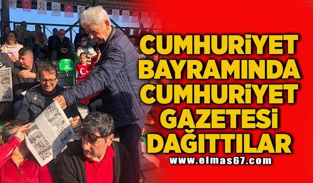 Cumhuriyet Bayramı'nda Cumhuriyet Gazetesi dağıttılar!