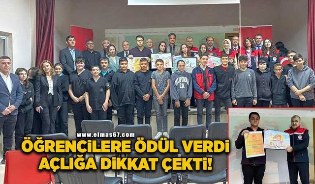 Öğrencilere ödül verdi, açlığa dikkat çekti