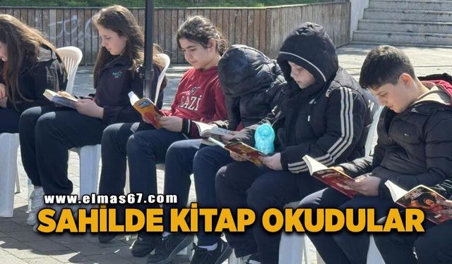 Sahil bandında kitap okudular