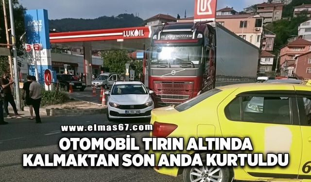 Otomobil tırın altında kalmaktan son anda kurtuldu
