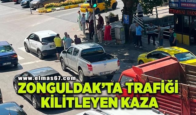 Işıkta vurdu, trafiği kilitledi