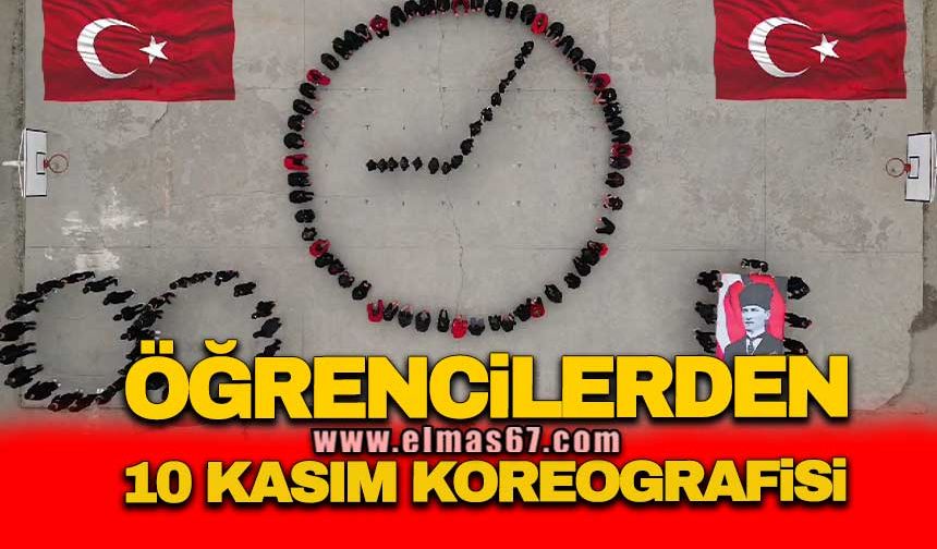 Öğrencilerden 10 Kasım koreografisi