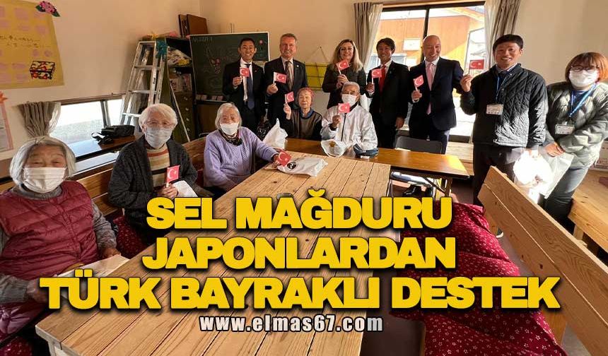 Sel mağduru Japonlardan Türk bayraklı jest