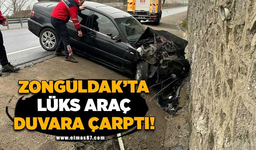 Zonguldak’ta lüks araç duvara çarptı!