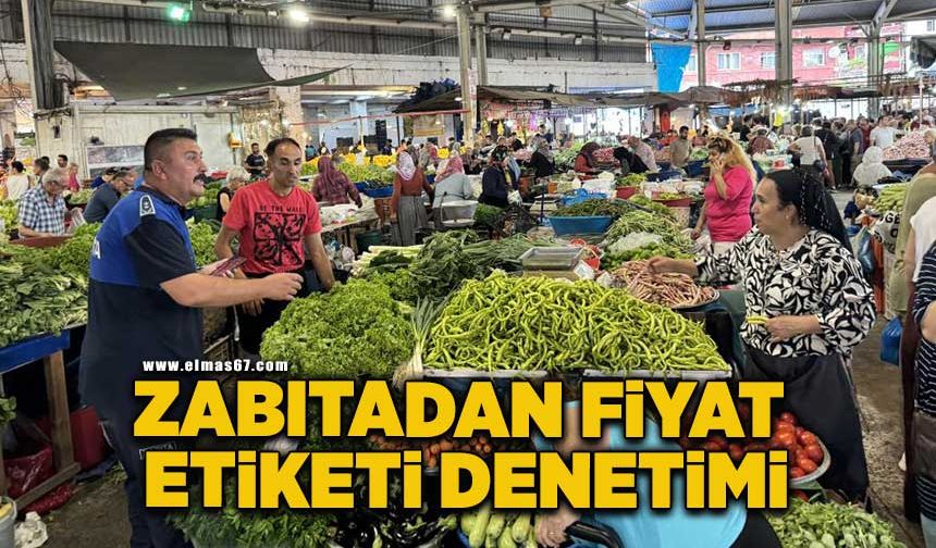 Zabıtalardan halk pazarında fiyat etiketi denetimi