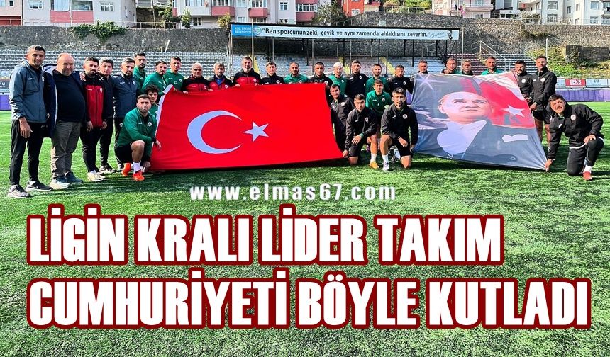 Futbolcular ve teknik heyet Cumhuriyeti böyle kutladı