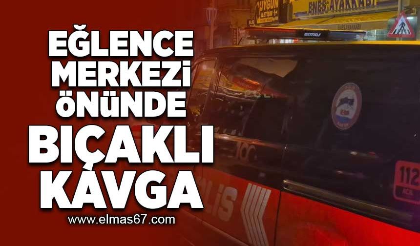 Eğlence merkezi önünde bıçaklı kavga!