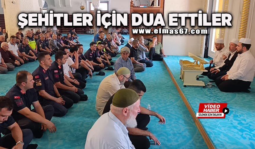 Şehitler için dualar ettiler