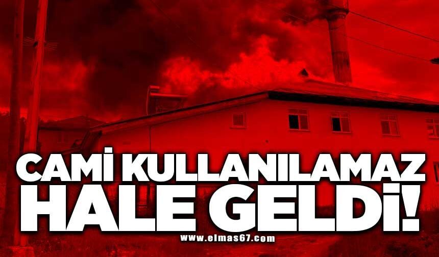 Çıkan yangında cami kullanılamaz hale geldi