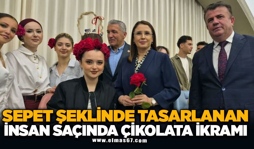 Sepet şeklinde tasarlanan insan saçında çikolata ikramı