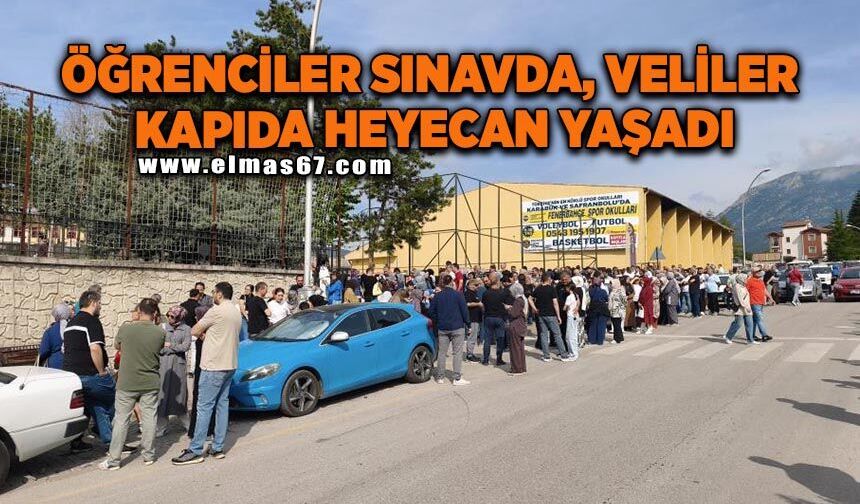 Öğrenciler sınavda, veliler kapıda