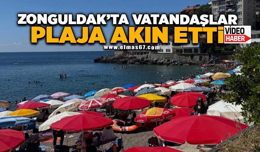 Zonguldak'ta sıcak hava bunalttı, vatandaşlar plaja akın etti